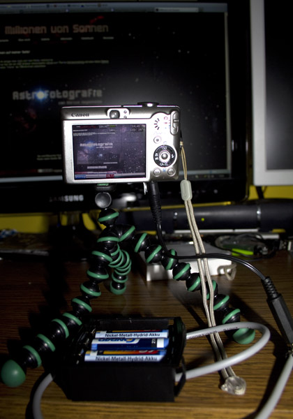Kamera mit angeschlossenem Batteriefach in Aktion